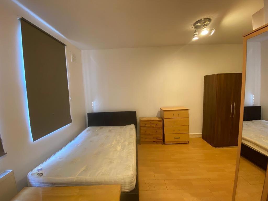 Golders Way Rooms 런던 외부 사진